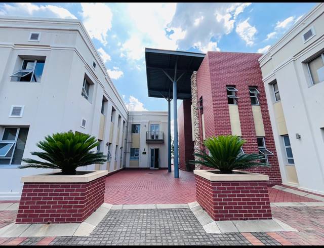 230M² OFFICE FOR SALE IN FOURWAYS